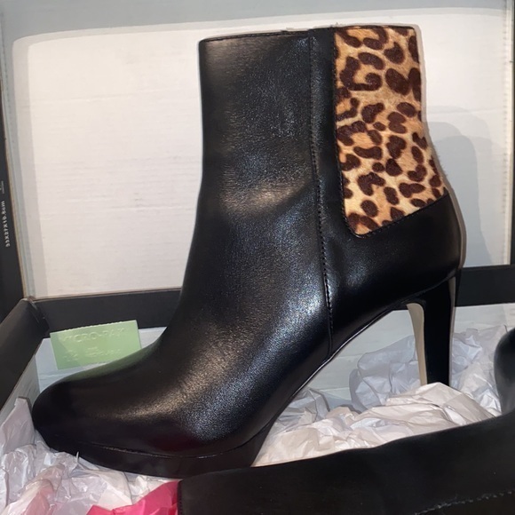 Tahari Serena Bootie size 8.5M - Picture 2 of 14
